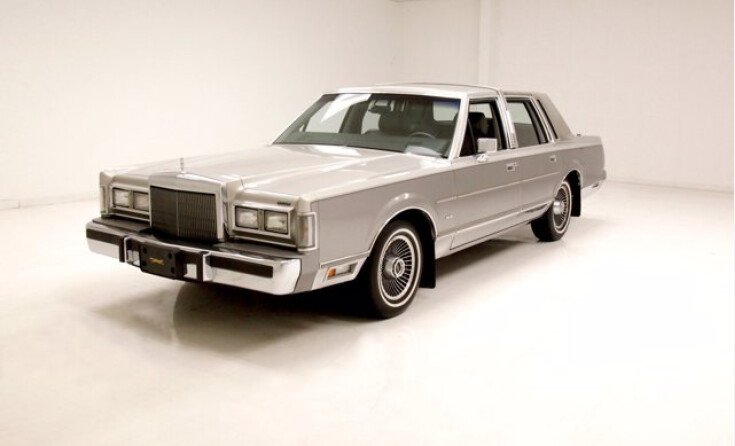 Photo for 1988 Lincoln Town Car Cartier
